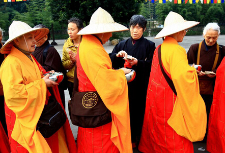 怎样去供养寺院的僧人